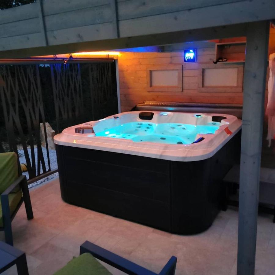 Notre Bastide Maison et table d'hôtes sur réservation, PISCINE et JACUZZI Marcillac-Saint-Quentin Exterior foto
